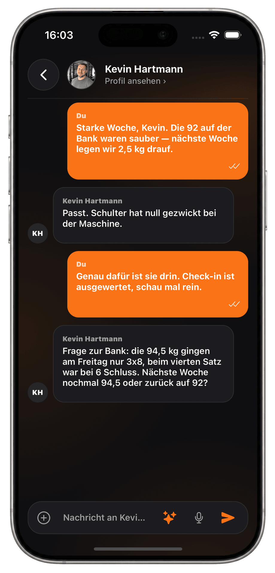 Chatverlauf mit einem Athleten in der Coach-App, mit Sprachnachricht und Antwortfeld