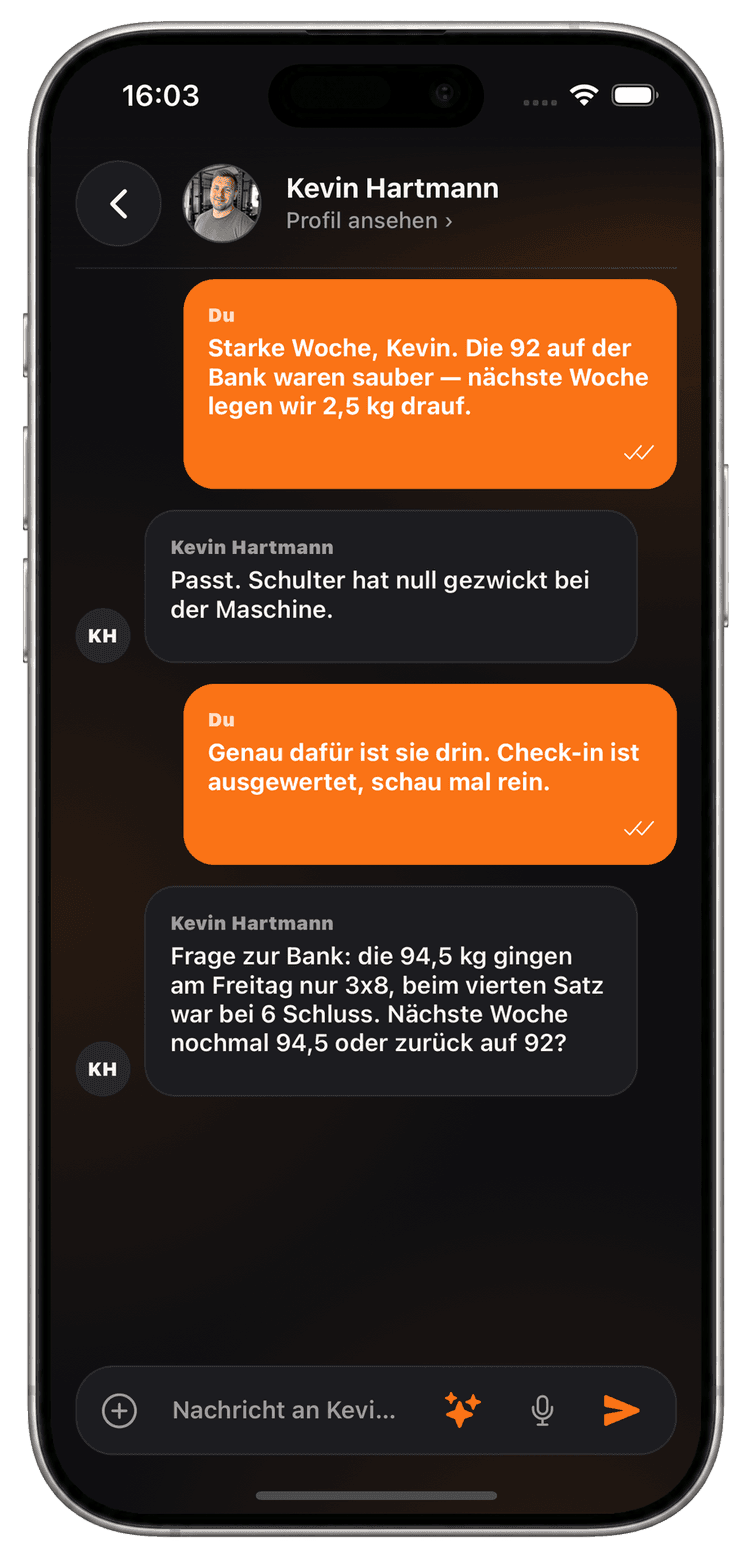 Chatverlauf mit einem Athleten in der Coach-App, mit Sprachnachricht und Antwortfeld