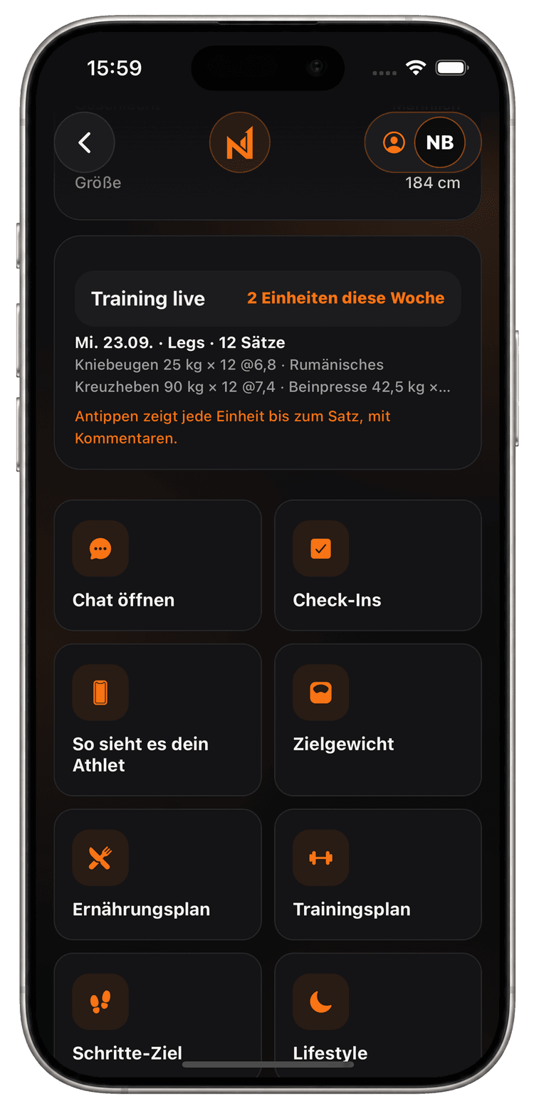 Training live in der Coach-App: die letzte Einheit des Athleten mit Übungen, Gewichten und Intensität